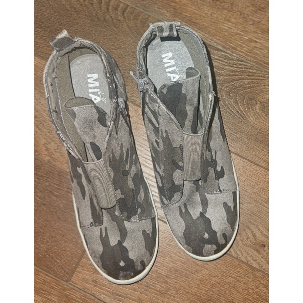 Mia Kids Camo Boots size Girls 5M